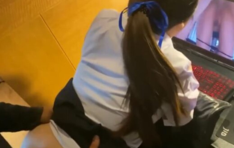 Abg Smp Viral Video Indo Terbaru 2025 Dede Cantik Nonton Film Biru Bareng Kakak Kelas Sma Di Warnet